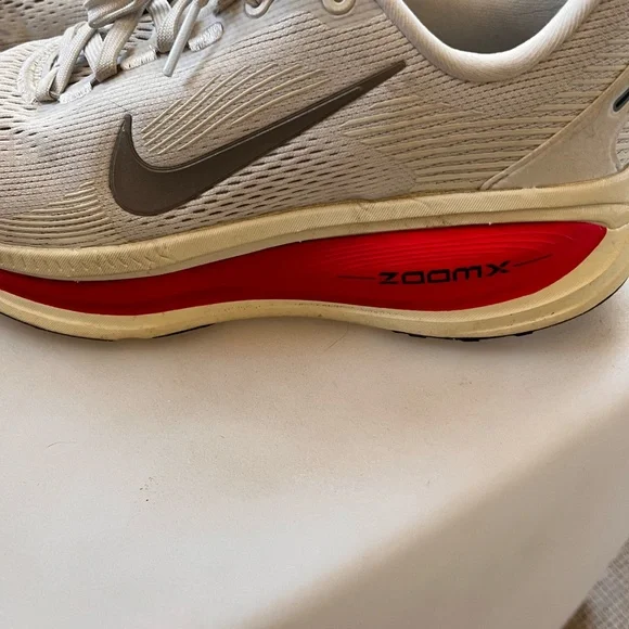 Nike Air Zoom Vomero 18 - Men’s Size 8.5 - White - Practically New! - Picture 7 of 7